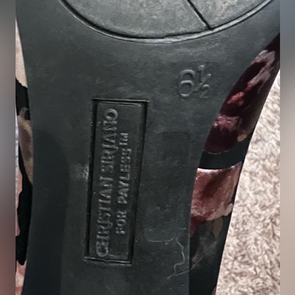 Heels 👠 🔥 - Picture 3 of 4